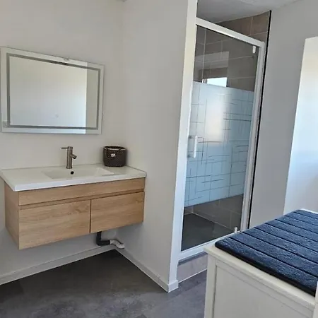 Comme Chez Vous *